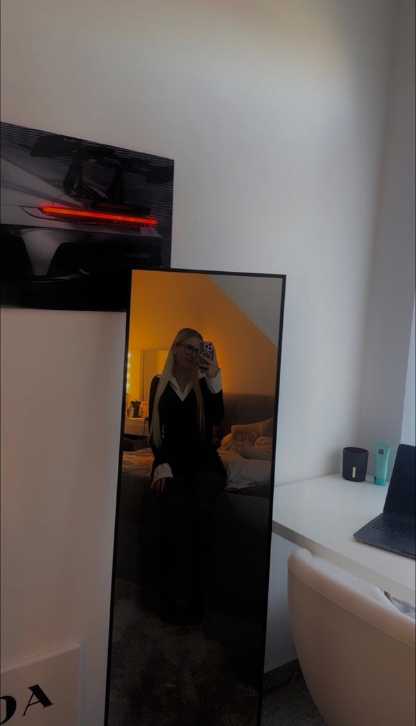 Laura, 24